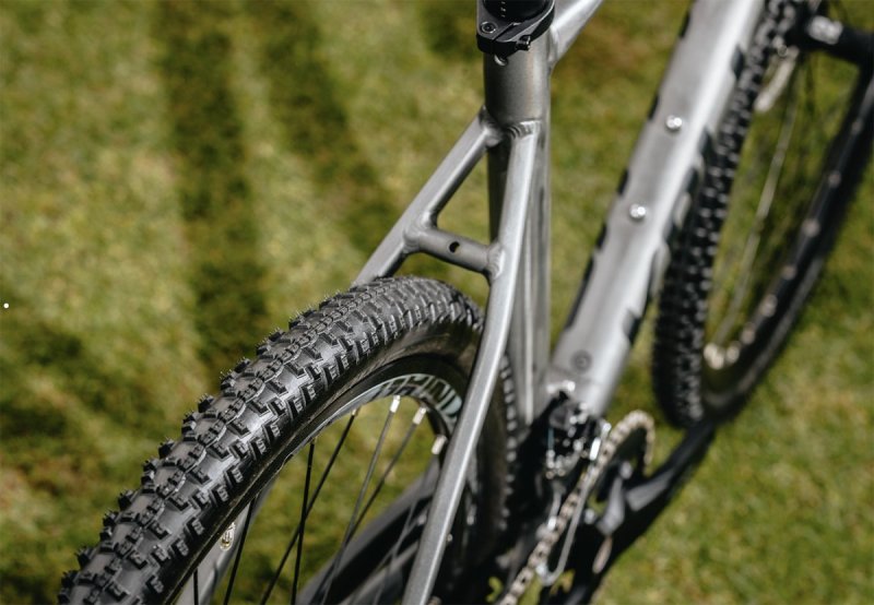 kellys soot 50 šedý